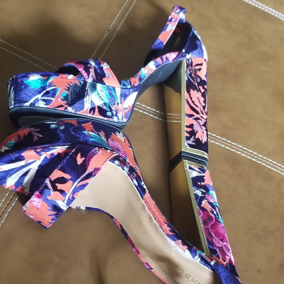 Shoes - Picture 3 of 3